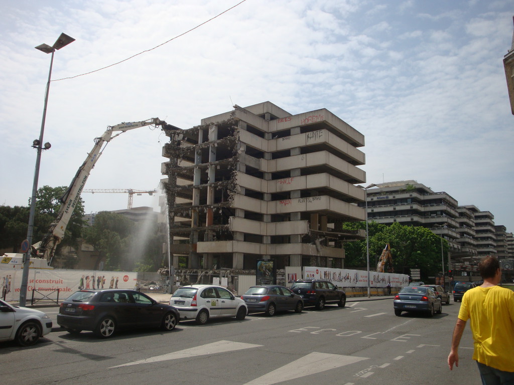 Démolition Croix du Mail grue 11 mai 2012 014