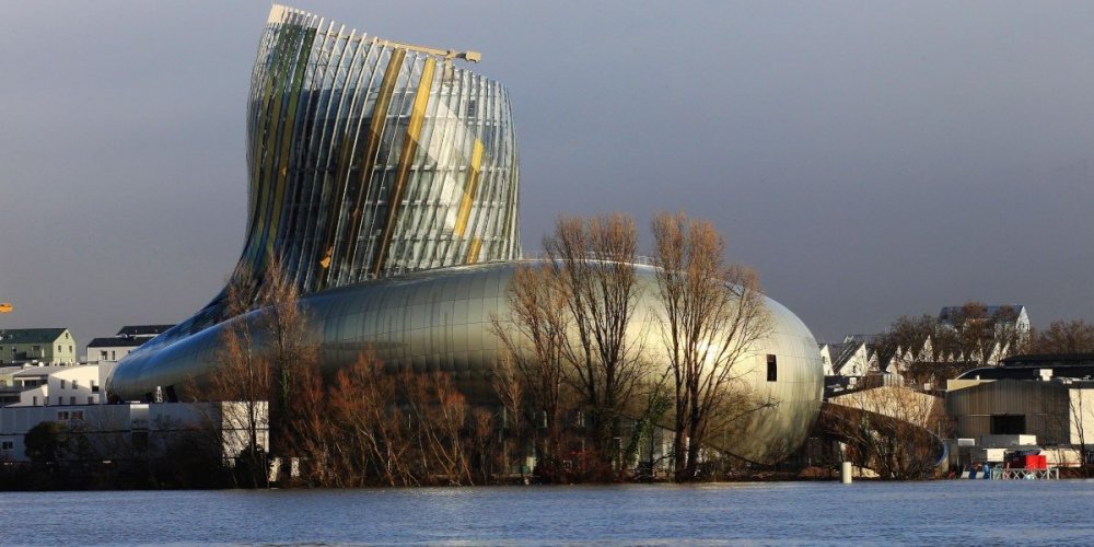 la-cite-du-vin-de-bordeaux-devrait-generer-40-millions_3781417_1000x500